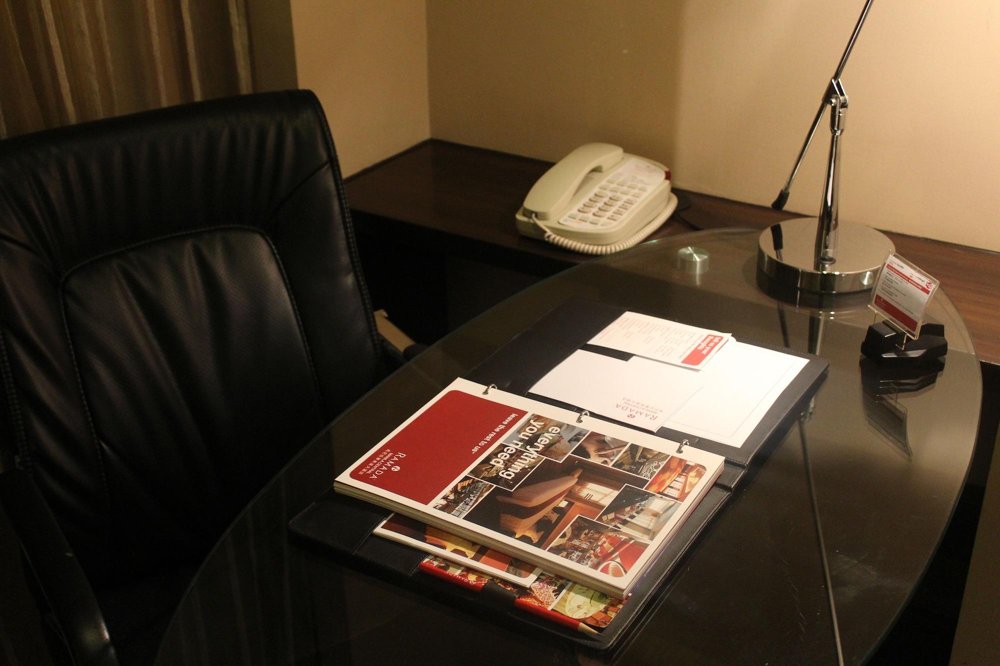 Ramada By Wyndham Manila Central Zewnętrze zdjęcie