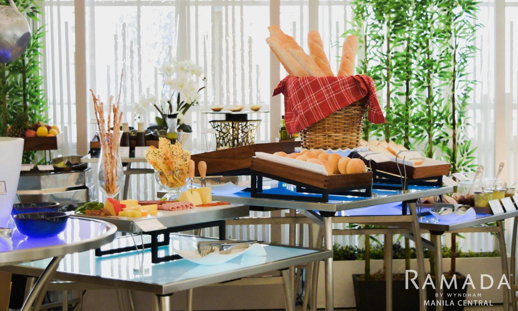 Ramada By Wyndham Manila Central Zewnętrze zdjęcie
